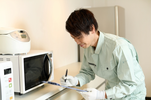 作業服の男性